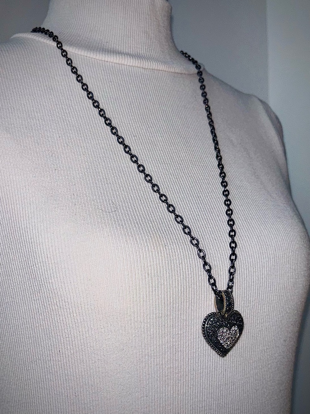 Lia Sophia Gunmetal Crystal Heart Pendant Necklace Filigree Statement Jewelry - Picture 5 of 9